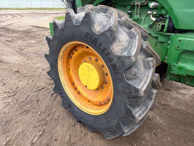 Image of John Deere 8220 equipment image 4