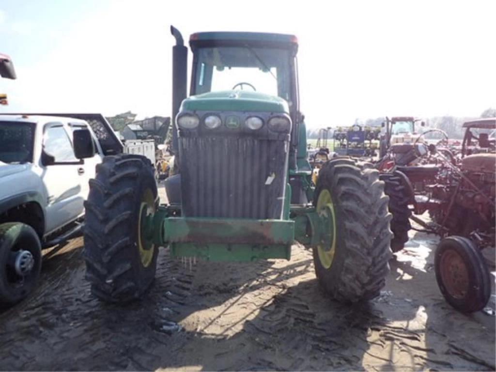 Image of John Deere 8220 Primary image