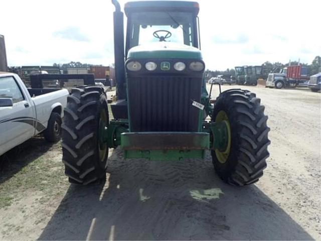 Image of John Deere 8220 equipment image 4