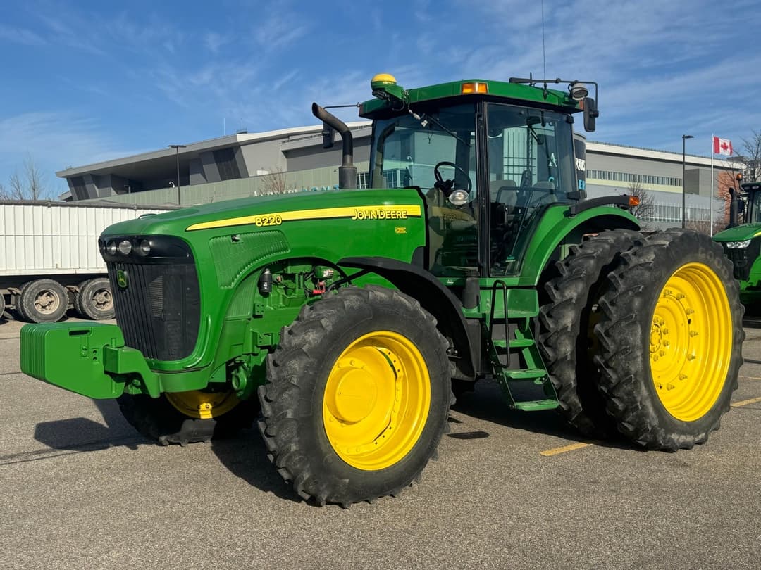 Image of John Deere 8220 Primary image