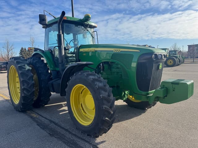 Image of John Deere 8220 equipment image 1