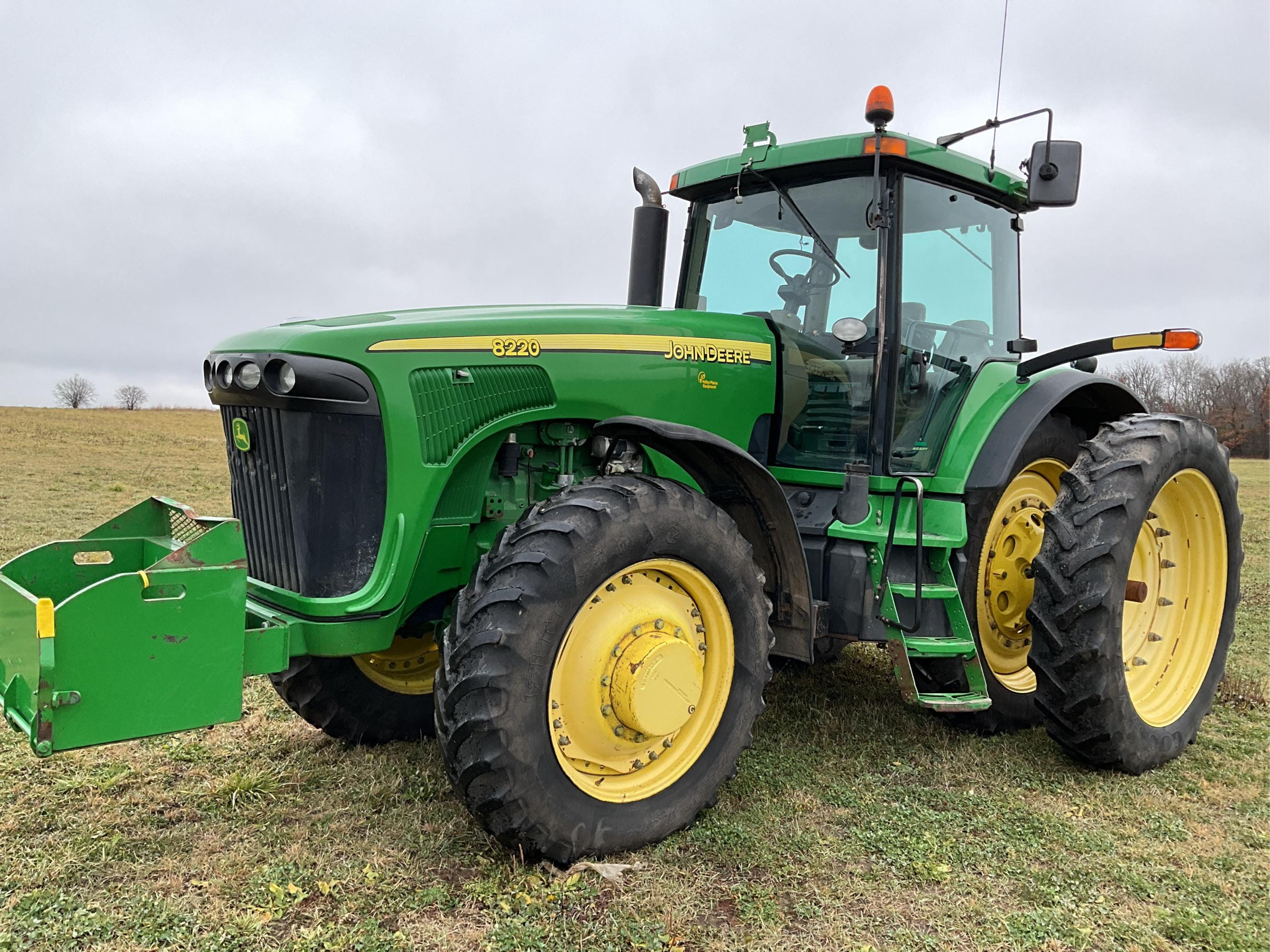 Main image John Deere 8220