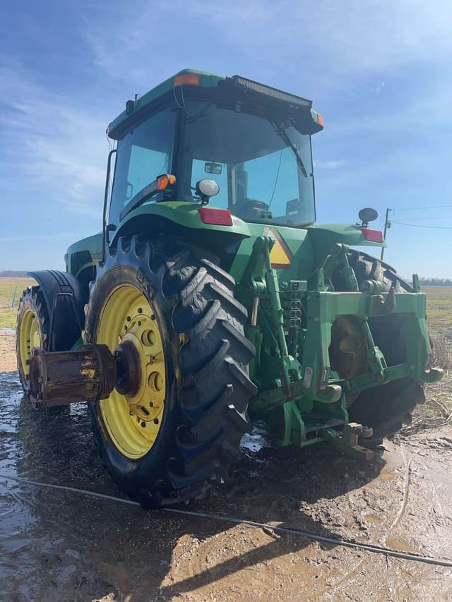Image of John Deere 8220 equipment image 2