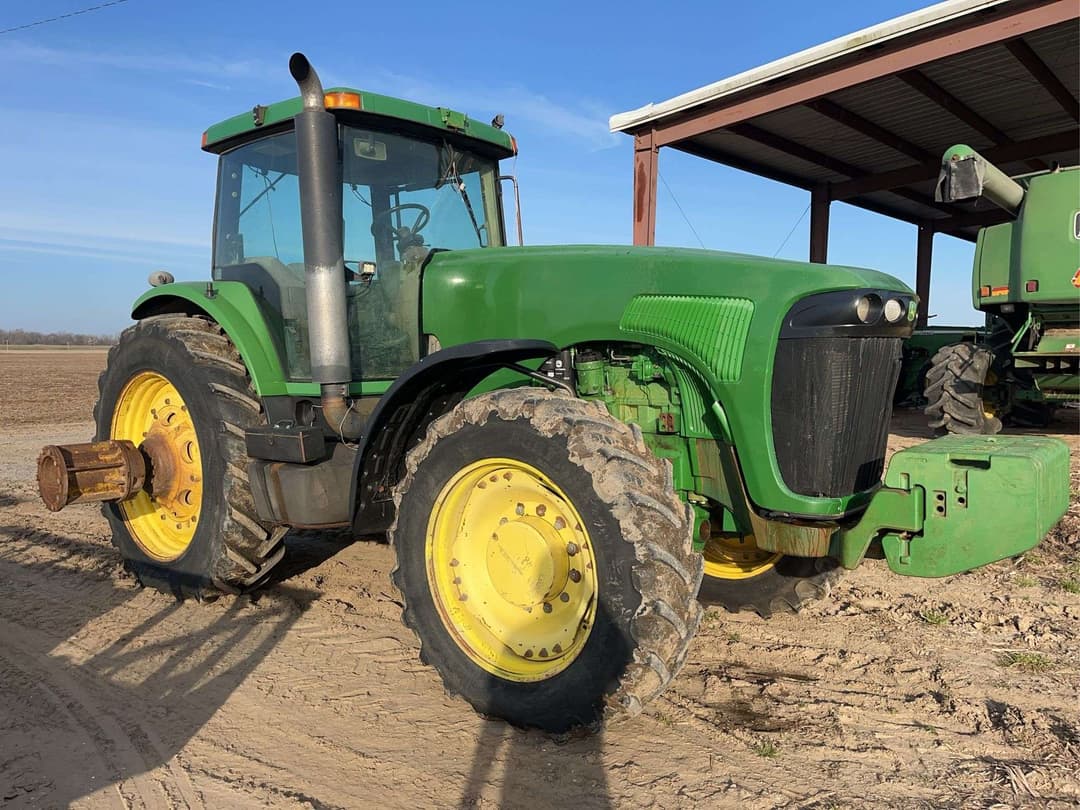 Image of John Deere 8220 Primary image