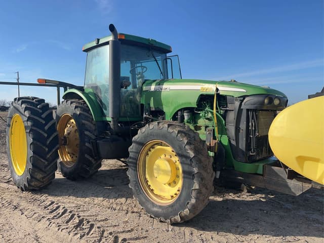 Image of John Deere 8220 equipment image 1