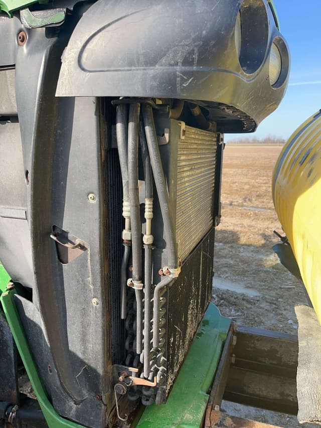 Image of John Deere 8220 equipment image 4