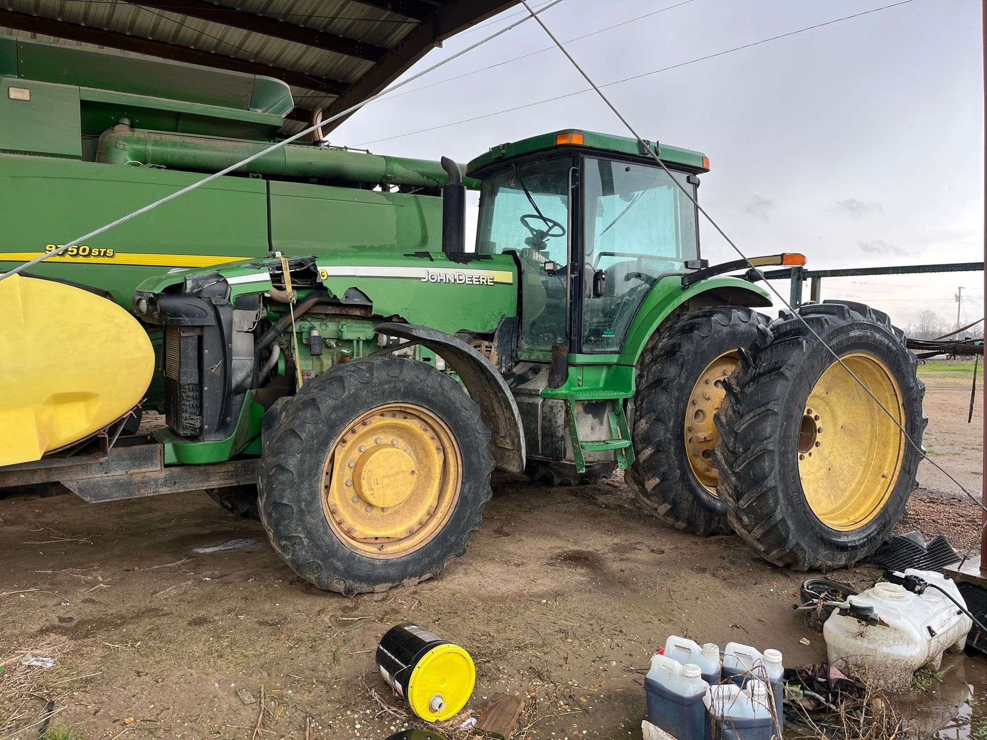 John Deere 8220 Equipment Image0