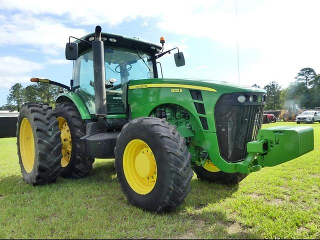 Image of John Deere 8225R equipment image 1