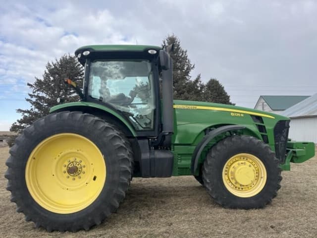 Image of John Deere 8225R equipment image 1