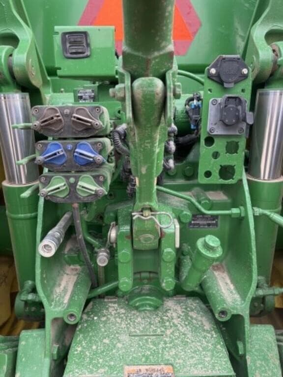 Image of John Deere 8225R equipment image 3