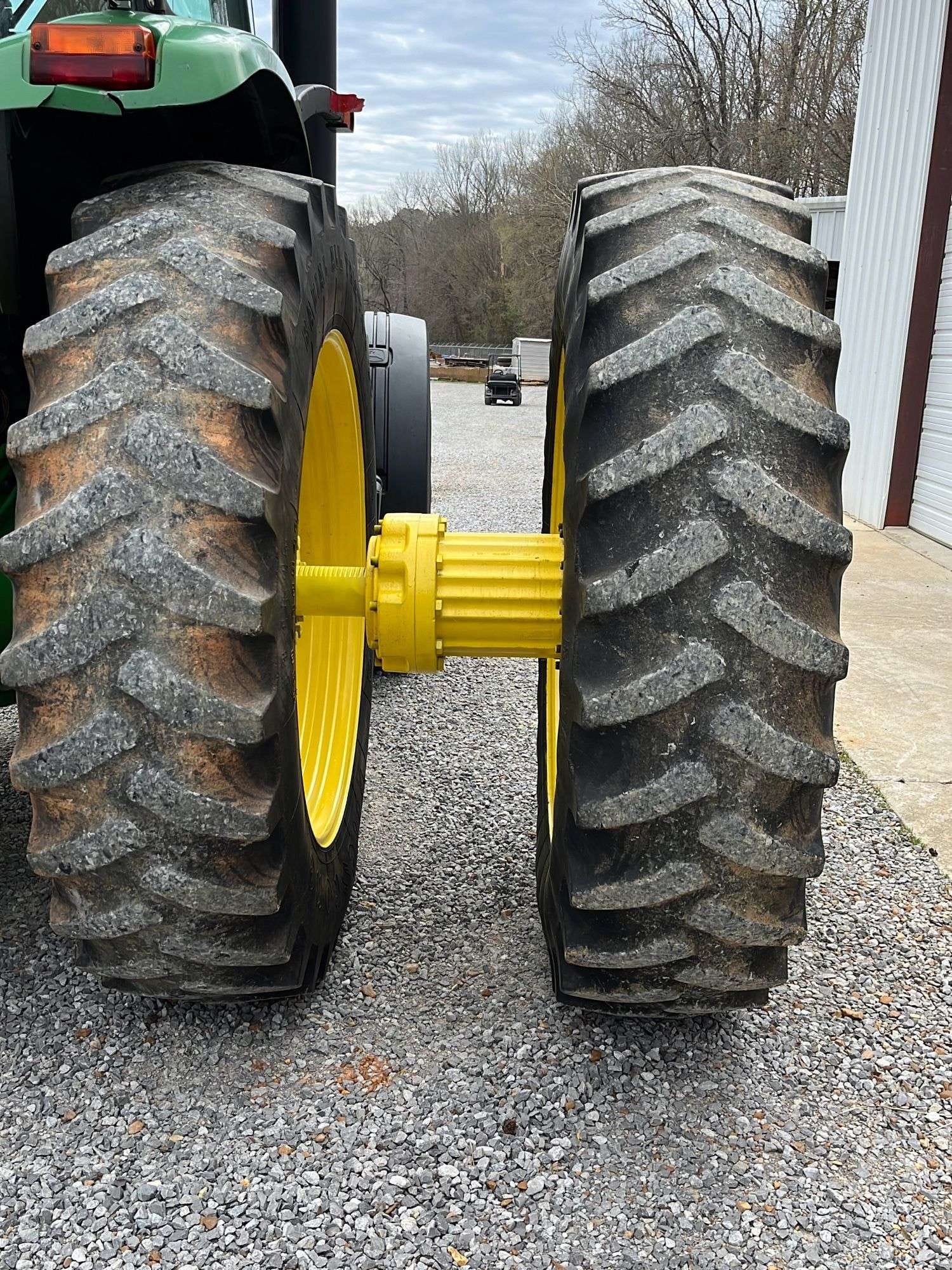 Main image John Deere 8230