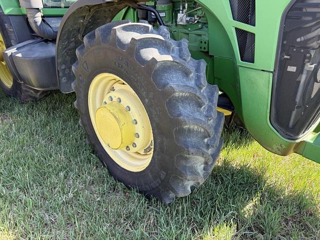 Image of John Deere 8230 equipment image 2
