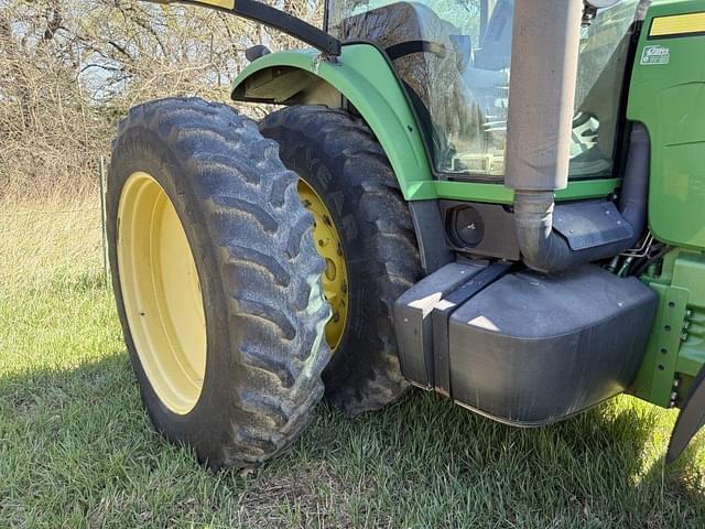 Image of John Deere 8230 equipment image 3