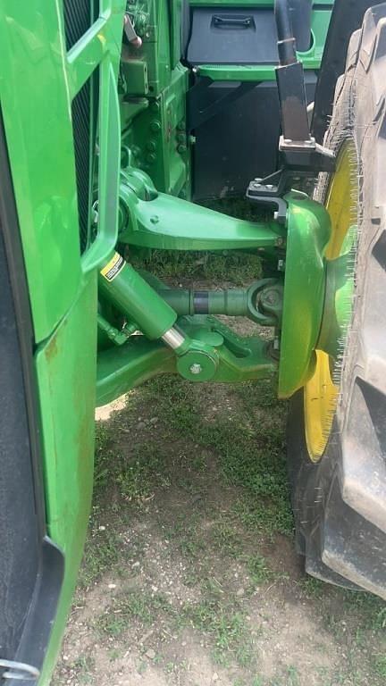 Image of John Deere 8230 equipment image 4