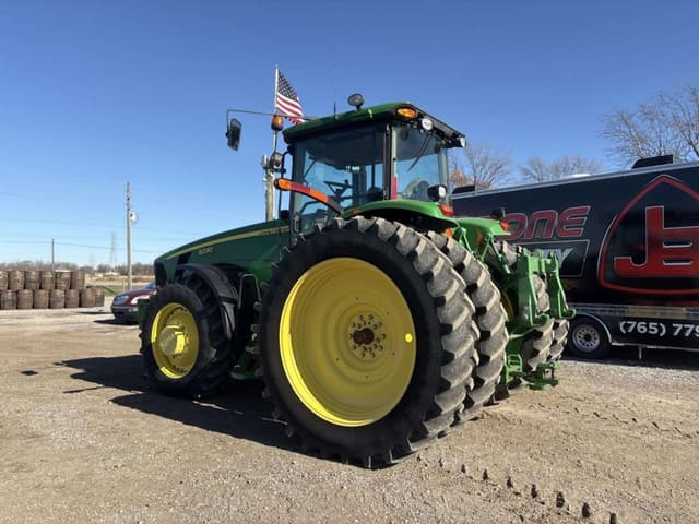 Image of John Deere 8230 equipment image 1