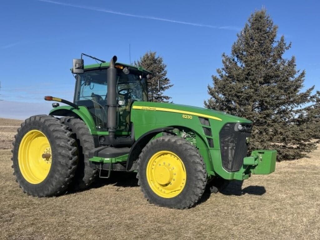 Image of John Deere 8230 Primary image