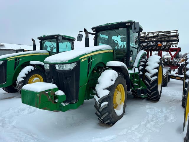 Image of John Deere 8235R equipment image 1