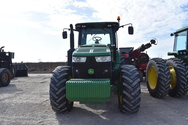 Image of John Deere 8235R equipment image 2