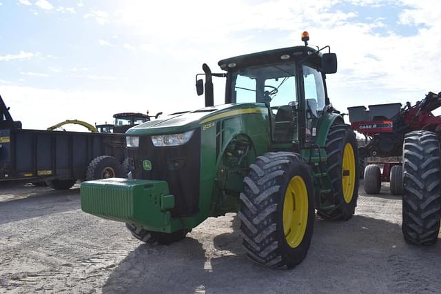 Image of John Deere 8235R equipment image 1