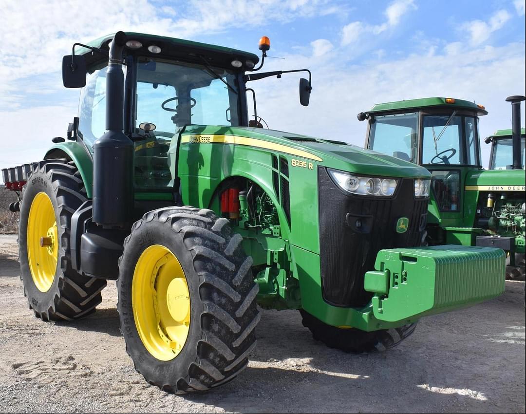 Image of John Deere 8235R Primary image