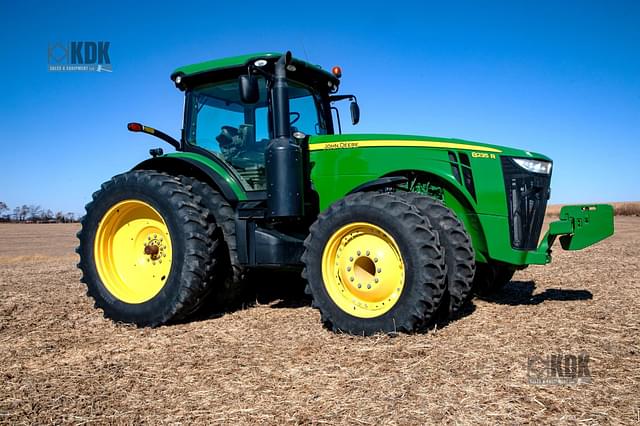 Image of John Deere 8235R equipment image 1