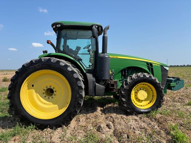 Image of John Deere 8235R equipment image 1