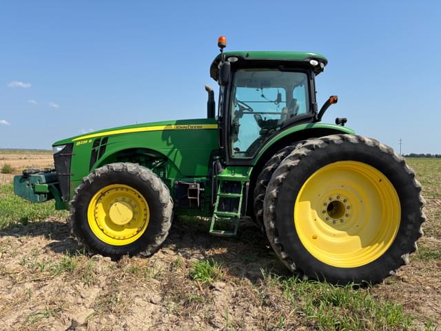 Image of John Deere 8235R equipment image 2