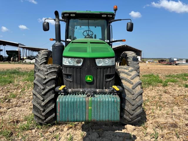 Image of John Deere 8235R equipment image 3