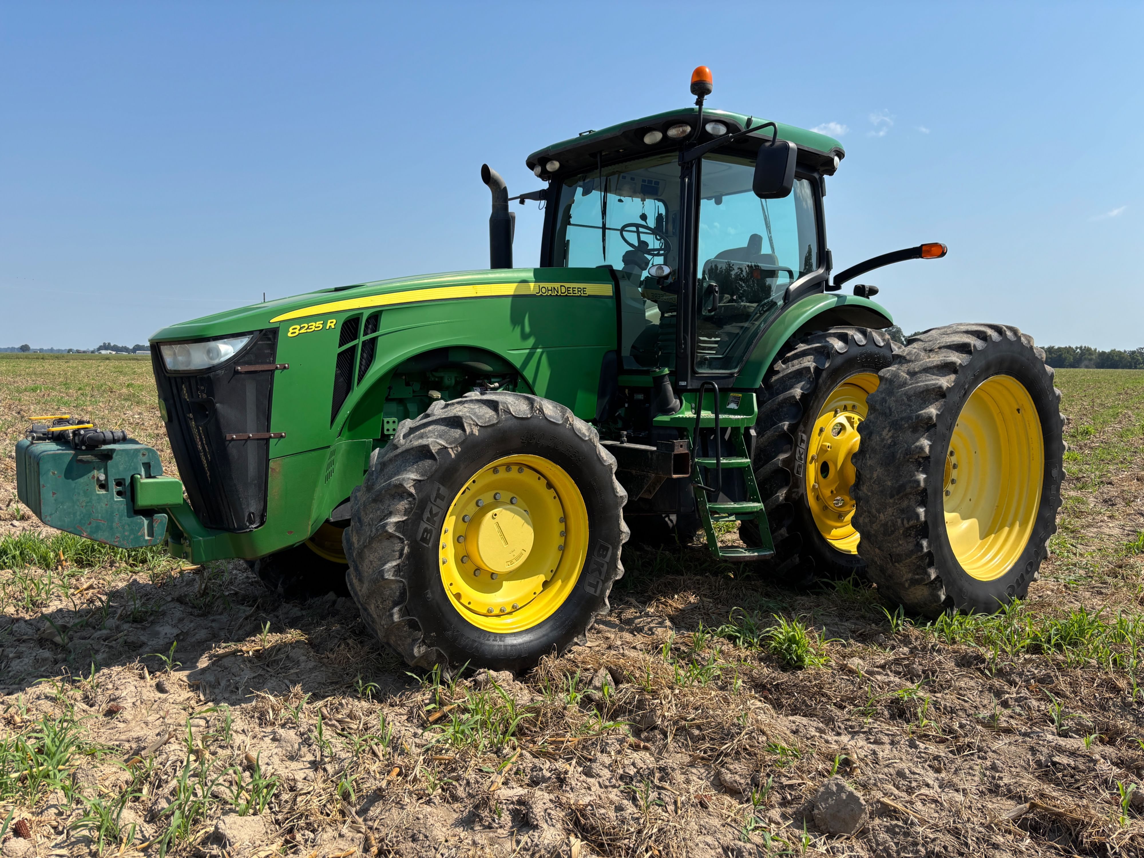 Main image John Deere 8235R