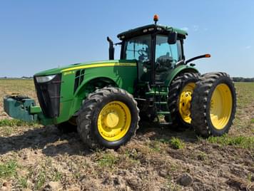 Main image John Deere 8235R