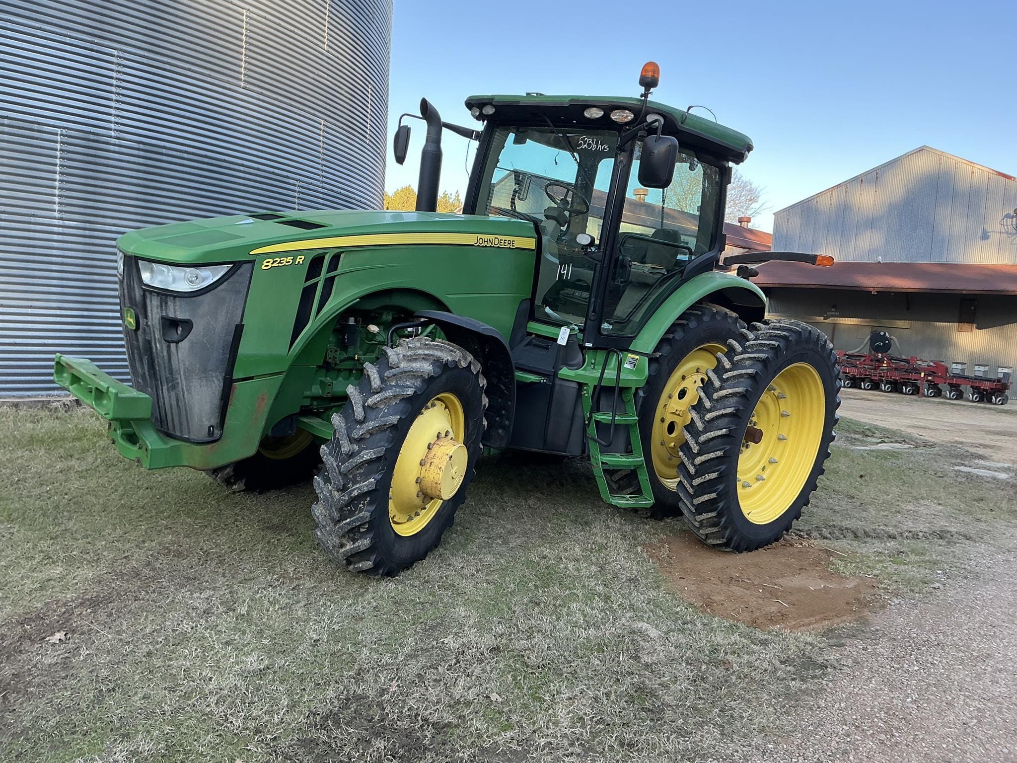 John Deere 8235R Equipment Image0