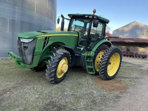 John Deere 8235R Image