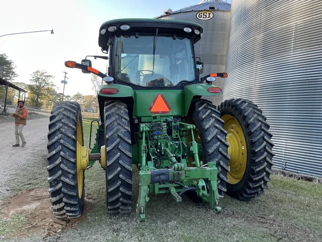 Image of John Deere 8235R equipment image 3