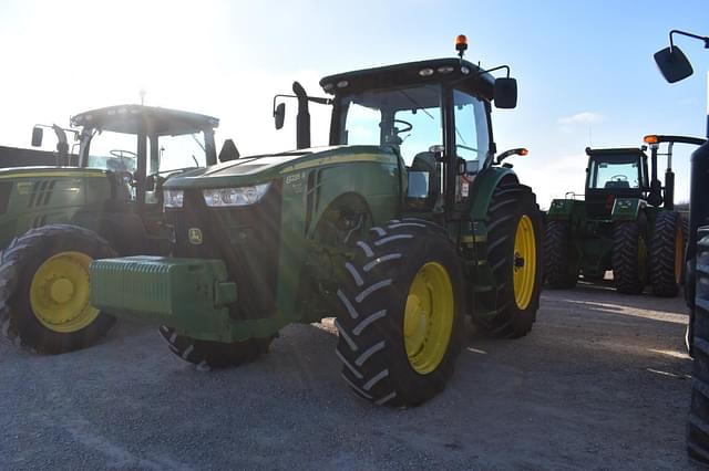 Image of John Deere 8235R equipment image 2