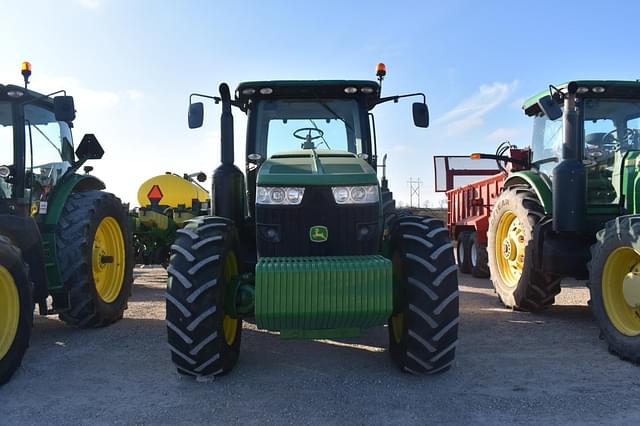 Image of John Deere 8235R equipment image 1