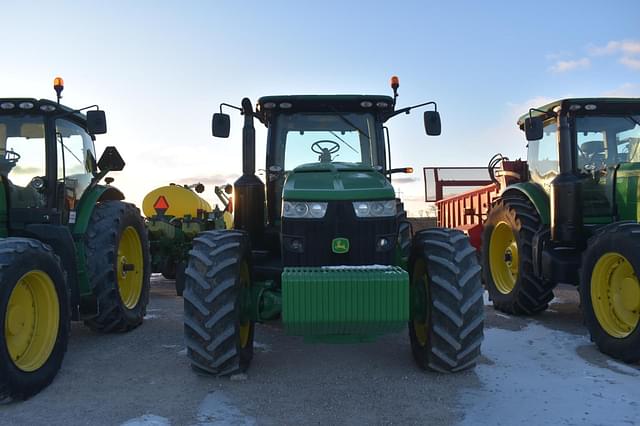 Image of John Deere 8235R equipment image 1