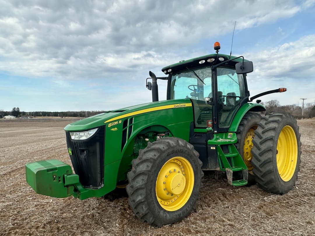 Image of John Deere 8235R Primary image