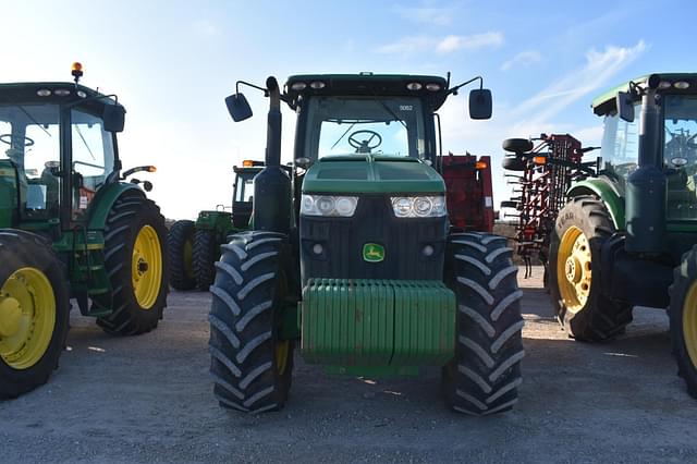 Image of John Deere 8235R equipment image 2