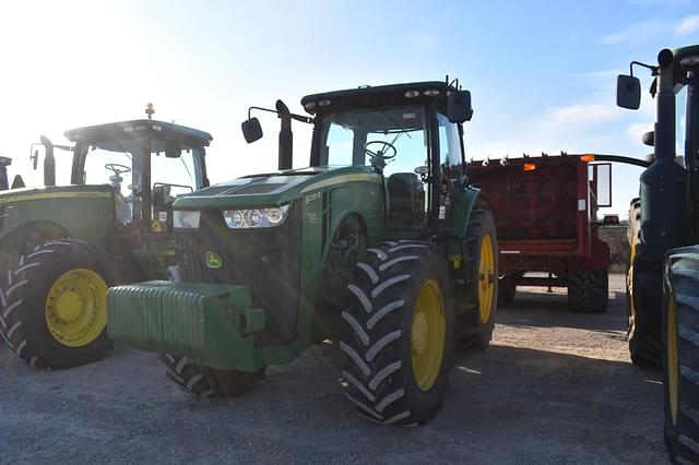 Image of John Deere 8235R equipment image 1