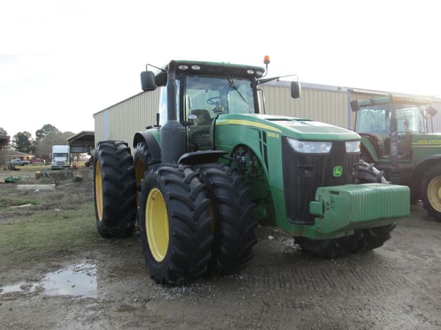 Image of John Deere 8235R equipment image 1