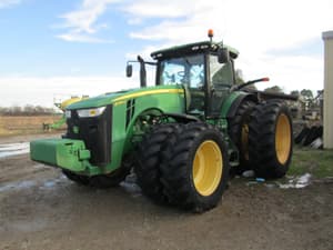 John Deere 8235R Image