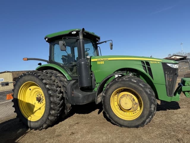 Image of John Deere 8235R equipment image 1