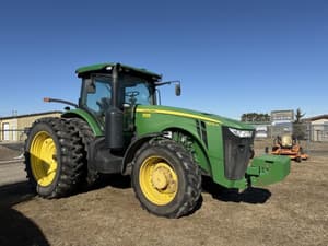 John Deere 8235R Image