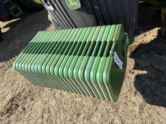 Image of John Deere 8235R equipment image 3