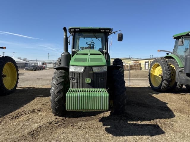 Image of John Deere 8235R equipment image 1