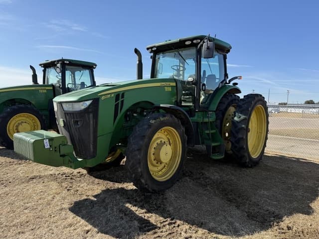 Image of John Deere 8235R equipment image 2