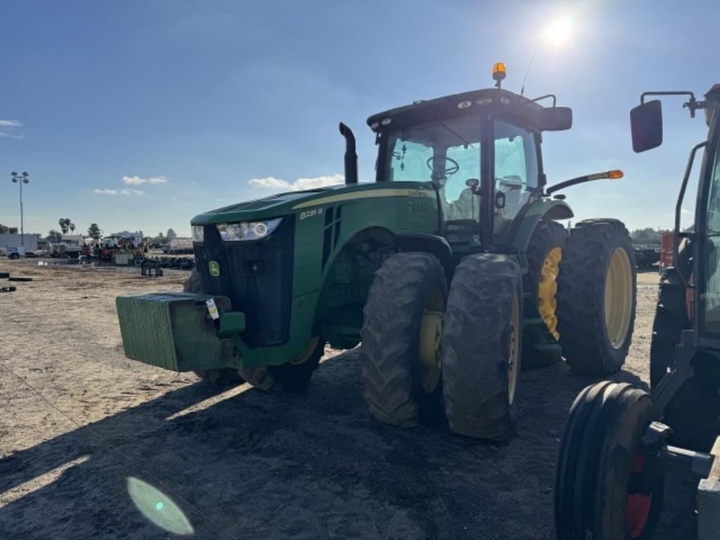 Image of John Deere 8235R Image 0