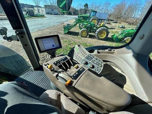 Image of John Deere 8245R equipment image 4