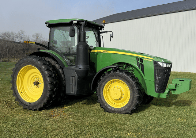 Image of John Deere 8245R equipment image 1
