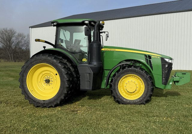 Image of John Deere 8245R equipment image 2
